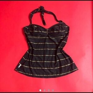 Black and gold bathing suit top 🖤💛​​​​​​​​​​​​​​​​​​​​​​​​